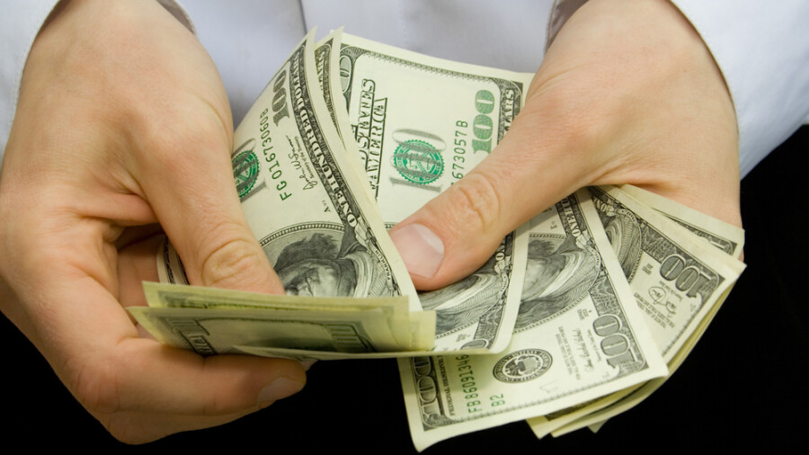 ЕАБР: Доля доллара в обслуживании торговли стран ЕАЭС снизится только при условии сокращения экспорта нефти