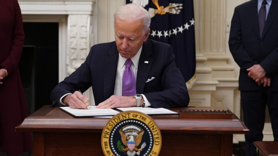 Байден подписал закон о борьбе с насилием в отношении американцев азиатского происхождения