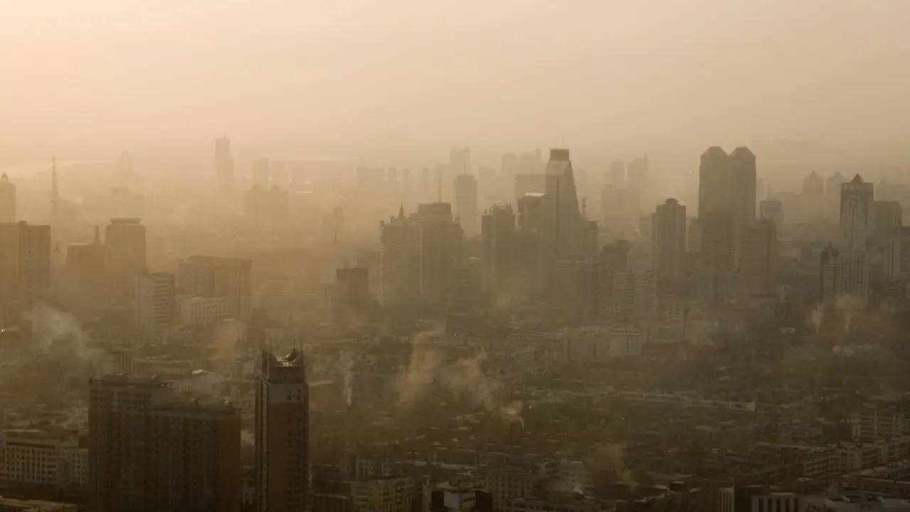 В каких случаях школьников в Казахстане могут переводить на удалёнку из-за грязного воздуха