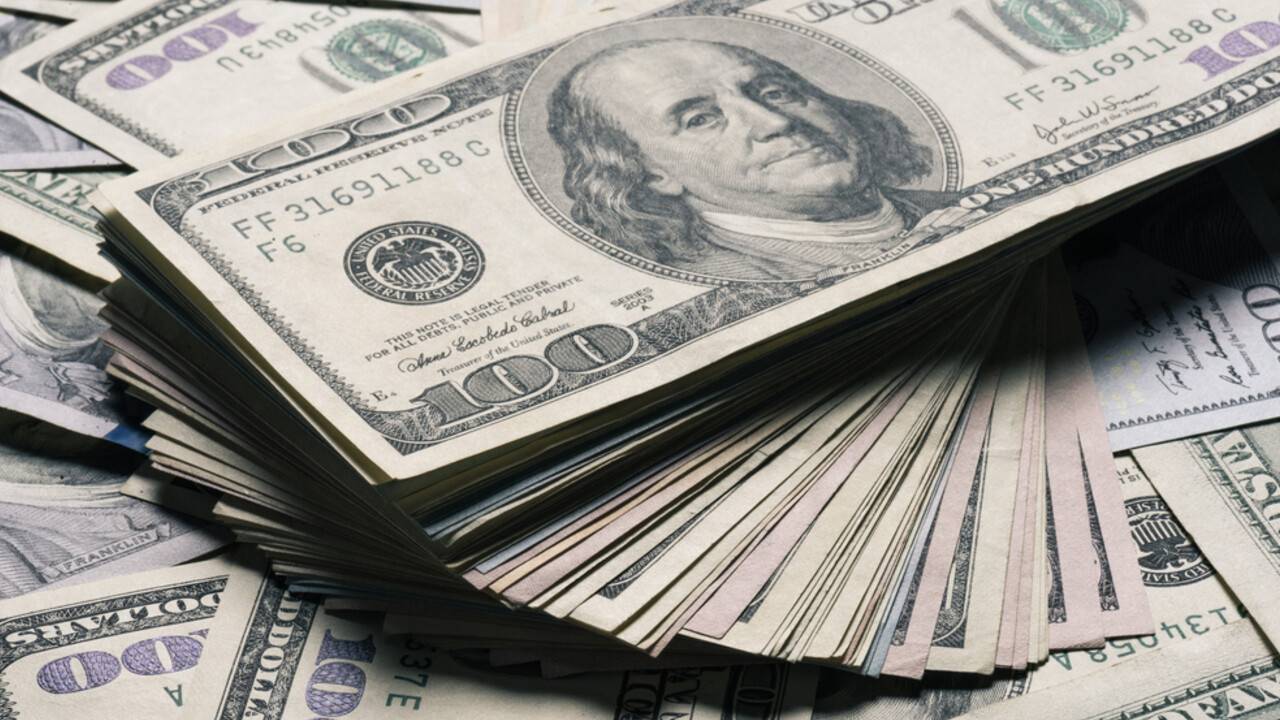 Курс доллара снизился на 2 тенге на бирже 29 ноября