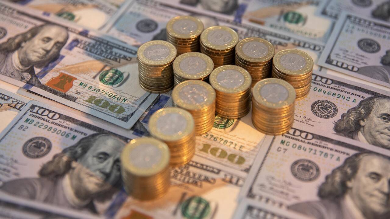 Курс доллара снизился ещё на 1,5 тенге на бирже