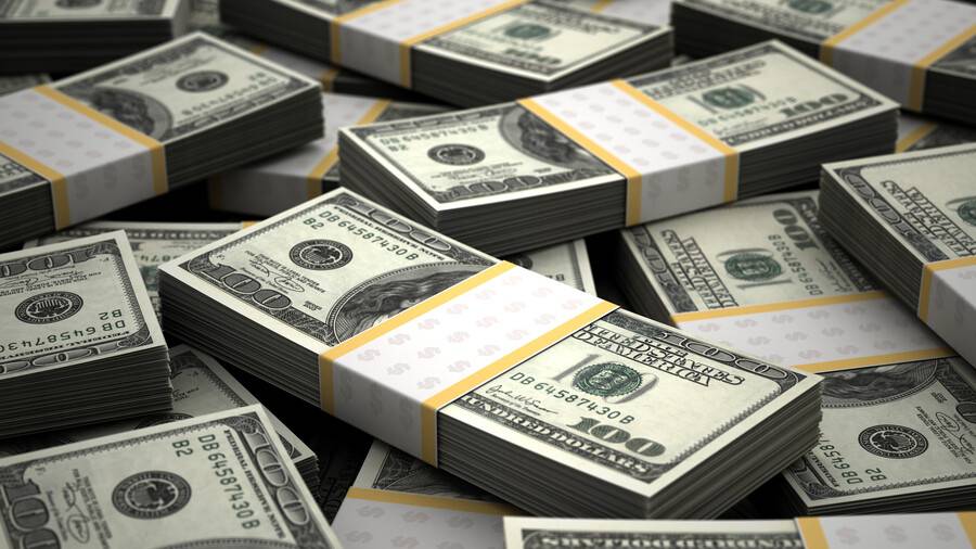 Доллар подорожал ещё почти на 5 тенге на бирже