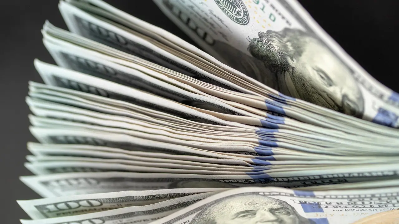 Курс доллара снизился к тенге на бирже 3 ноября