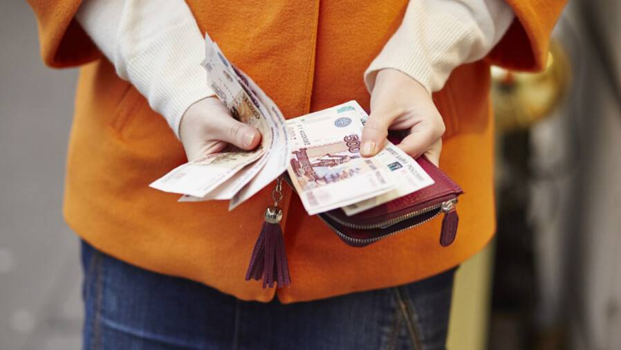 Рубль ослаб к тенге на фоне роста курса доллара в России