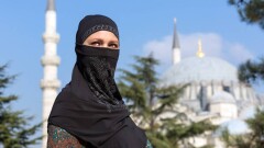 "Я сняла платок ещё в самолёте". Как складывается жизнь вернувшихся из Сирии казахстанок