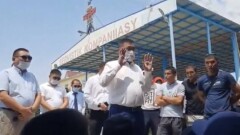 В Жанаозене рабочие нефтесервисной компании устроили забастовку, требуя повышения зарплаты
