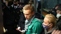 "Самый счастливый день". Как Навального в Москве ждали сторонники, фанаты Бузовой и ОМОН