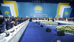 Выговор за отсутствие значка Nur Otan. Мы посмотрели, кто ещё игнорирует партийную символику, и вот что получилось