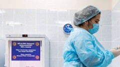 "Аннулировать и привить заново". Данные шымкентцев ошибочно внесли в паспорта вакцинации