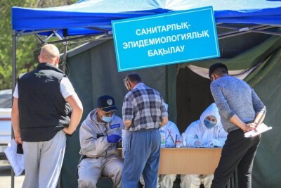 Главный санврач Шымкента подписал постановление, ограничивающее допуск непривитых сотрудников на работу