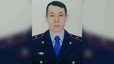 Опер, прыгнувший с 13-го этажа, чтобы задержать педофила в Алматы, стал полицейским года