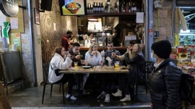 В бар по вакцинному паспорту. Как Израиль может стать моделью будущего мироустройства