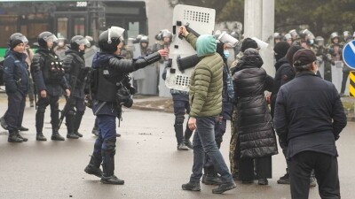 "Я думала, что сейчас меня убьют". Январские события в Алматы в монологах очевидцев