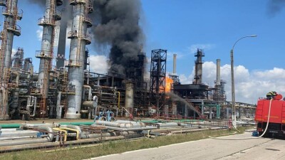На заводе "КазМунайГаз" в Румынии произошёл пожар: предварительно пострадали пять человек, один погиб