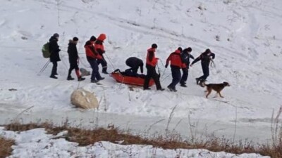 Спасатели эвакуировали мужчину с травмой ноги из урочища Кок-Жайлау