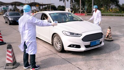 Коронавирус в Шанхае: жёсткий локдаун, дезинфекции, а в больницу – только с разрешения властей