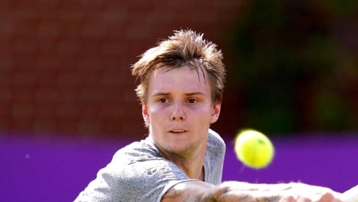 Александр Бублик вышел в четвертьфинал турнира Eastbourne International в Великобритании