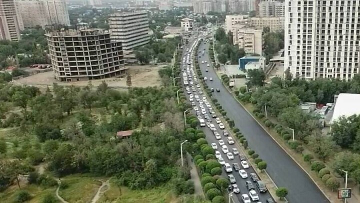 Ремонт дорог в Алматы, курс рубля и отдых на Алаколе. Главное за неделю 