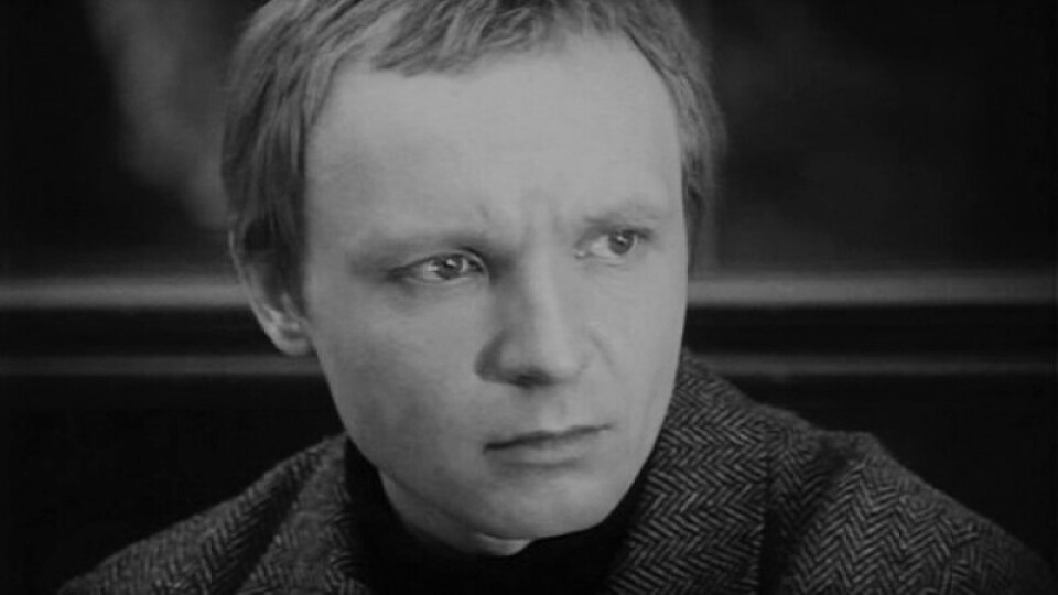 Андрей Мягков. Кадр из фильма "Ирония судьбы или с лёгким паром"
