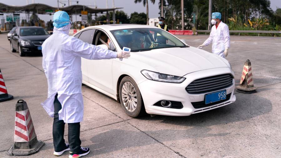 Коронавирус в Шанхае: жёсткий локдаун, дезинфекции, а в больницу – только с разрешения властей