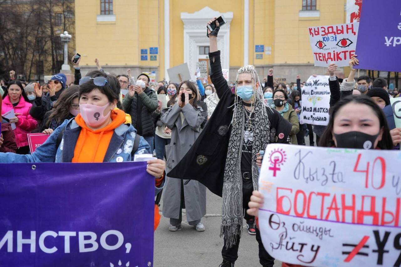 Праздник феминисток. Митинг феминисток в Алматы.