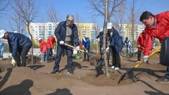 Касым-Жомарт Токаев принял участие в городском субботнике