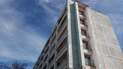 В Актау умер мужчина, на голову которому сбросили диван