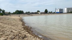 В озере Сайран в Алматы появилась вода, но купаться там по-прежнему нельзя