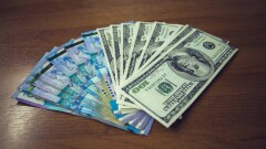 Доллар на бирже подорожал на 2 тенге