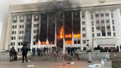 При захвате акимата Алматы в январе подожгли тело военнослужащего