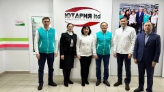 Кандидаты от партии Amanat встретились с коллективом швейной фабрики