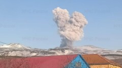Вулкан на Курилах выбросил пепел на высоту три километра