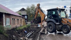 Жилой дом повредили в Риддере при замене теплотрассы