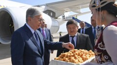 Касым-Жомарт Токаев прибыл в Бишкек с официальным визитом