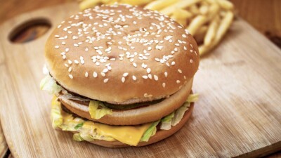 McDonald’s может уйти из Казахстана из-за проблем с поставками мяса – Bloomberg