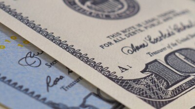 Сколько стоят доллар и рубль в обменниках Казахстана 28 мая