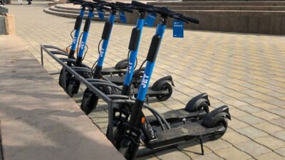 В Алматы запустили ещё один сервис  проката электросамокатов JET