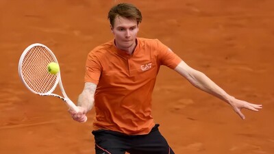 Теннисист Александр Бублик в Мадриде проиграл матч-триллер Хольгеру Руне