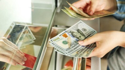 Сколько стоят доллар и рубль в обменниках Казахстана 28 июня