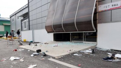 В Южной Корее грузовик въехал в толпу, три человека погибли