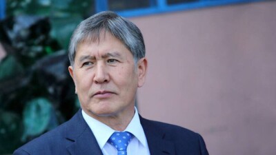 Алмазбека Атамбаева госпитализировали в кардиологический центр