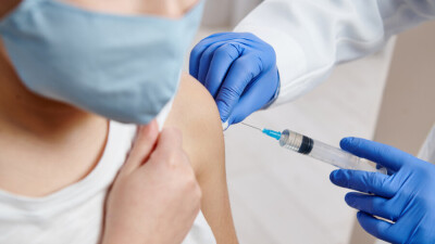 Больше 2 млн казахстанцев привились первым компонентом вакцины от коронавируса