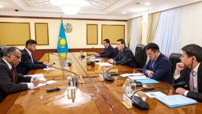 Премьер-министр РК встретился с Биджу Наиром, которого признали ответственным за трагедию на АМТ