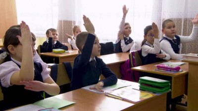 Токаев поздравил учителей и школьников с Днём знаний