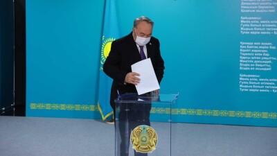 Нурсултан Назарбаев и Касым-Жомарт Токаев проголосовали на выборах депутатов мажилиса от АНК