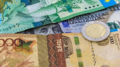 Курс доллара за сутки вырос на 7 тенге