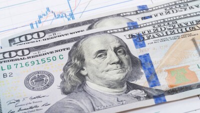 Курс доллара продолжает снижаться на бирже и в обменниках