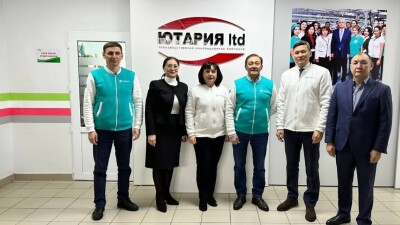 Кандидаты от партии Amanat встретились с коллективом швейной фабрики