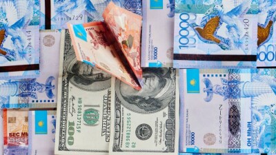 Курс доллара закрепился на отметке в 472 тенге