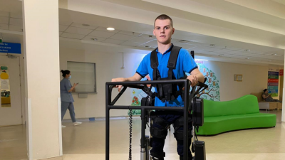 18-летний астанчанин получил экзоскелет от фонда "Қазақстан халқына"